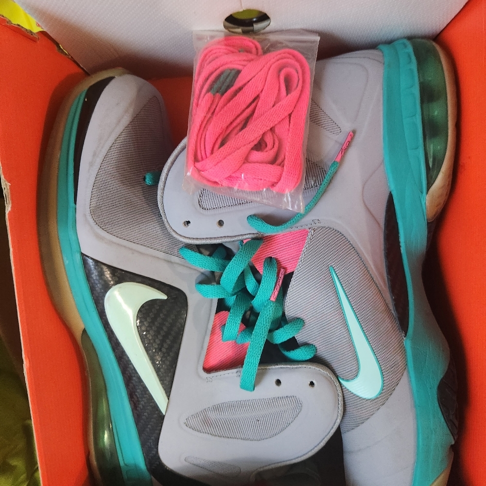 Lebron south beach 9 size 10.5